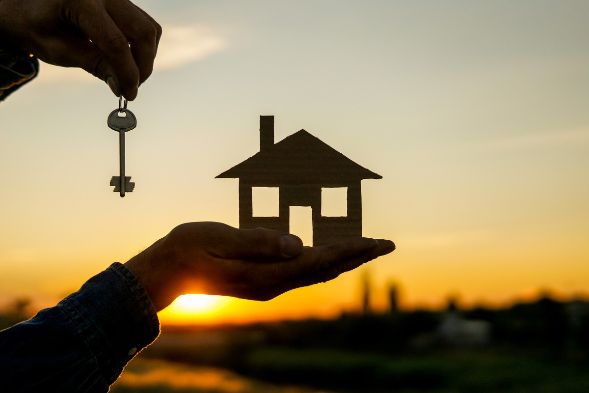 Texas veteran holding house keys after closing a VA streamline refinance